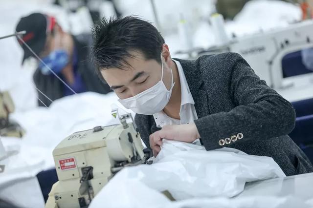 防護服緊缺？這家僅用了5天時間轉產防護服，日產量已達9000件