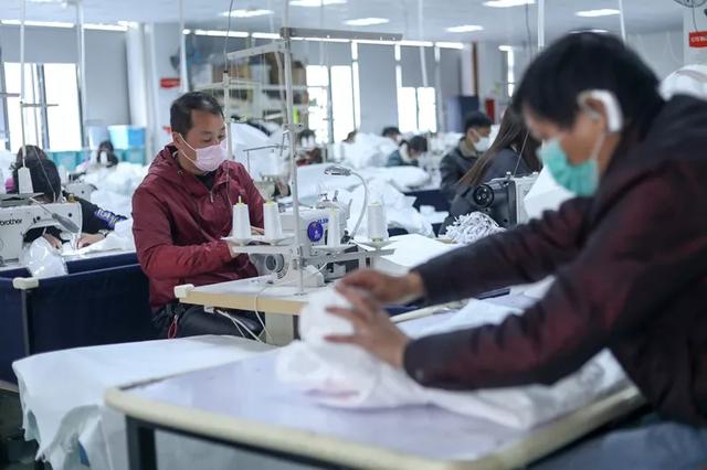 防護服緊缺？這家僅用了5天時間轉產防護服，日產量已達9000件